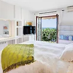 Apartment In Elegant Villa With Pool In Marbella