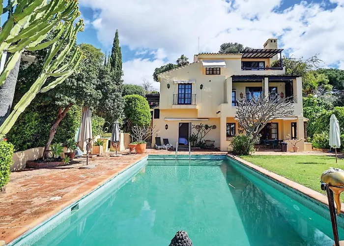 Apartment In Elegant Villa With Pool In Marbella