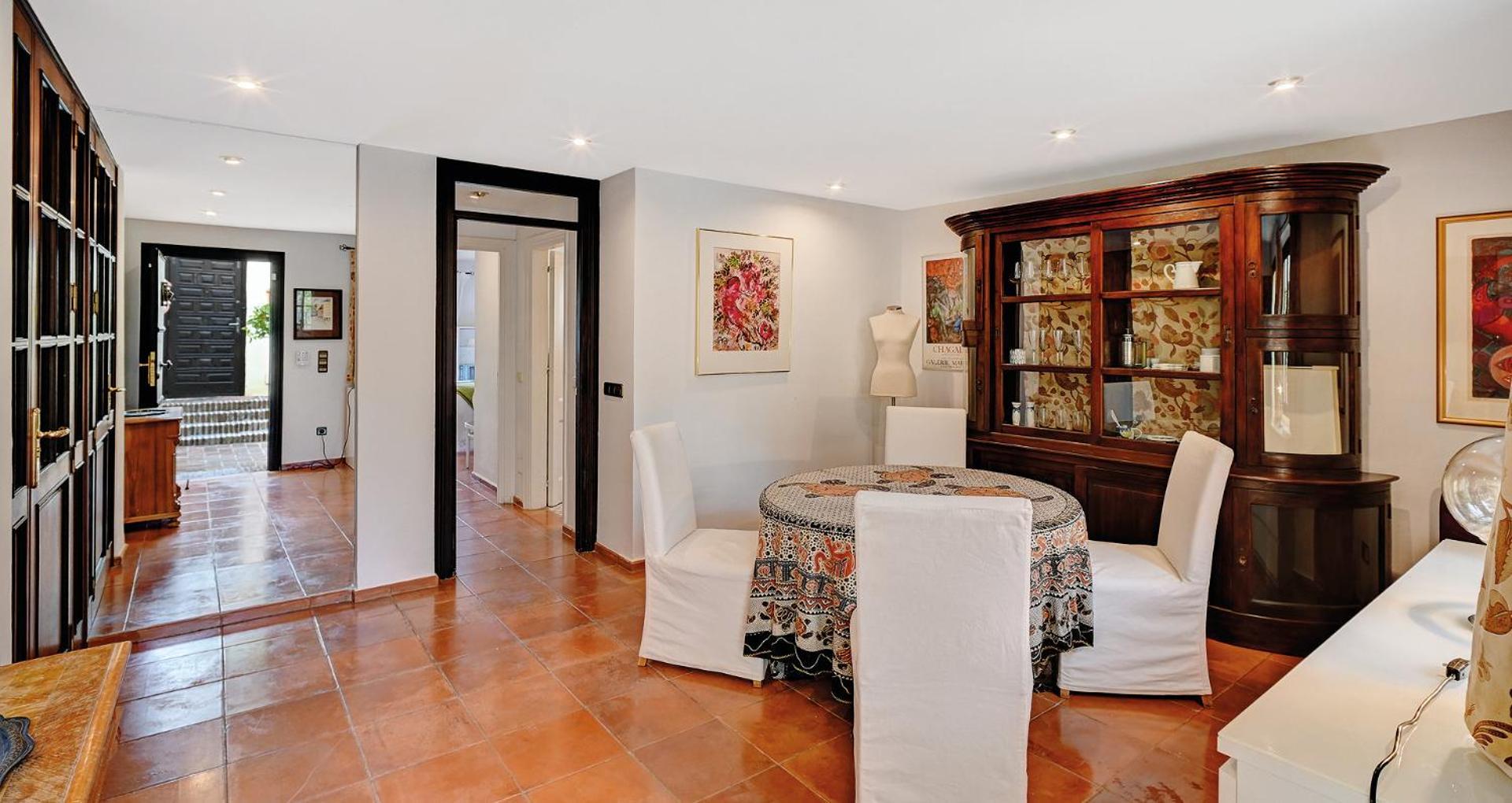 In Elegant With Pool In Marbella