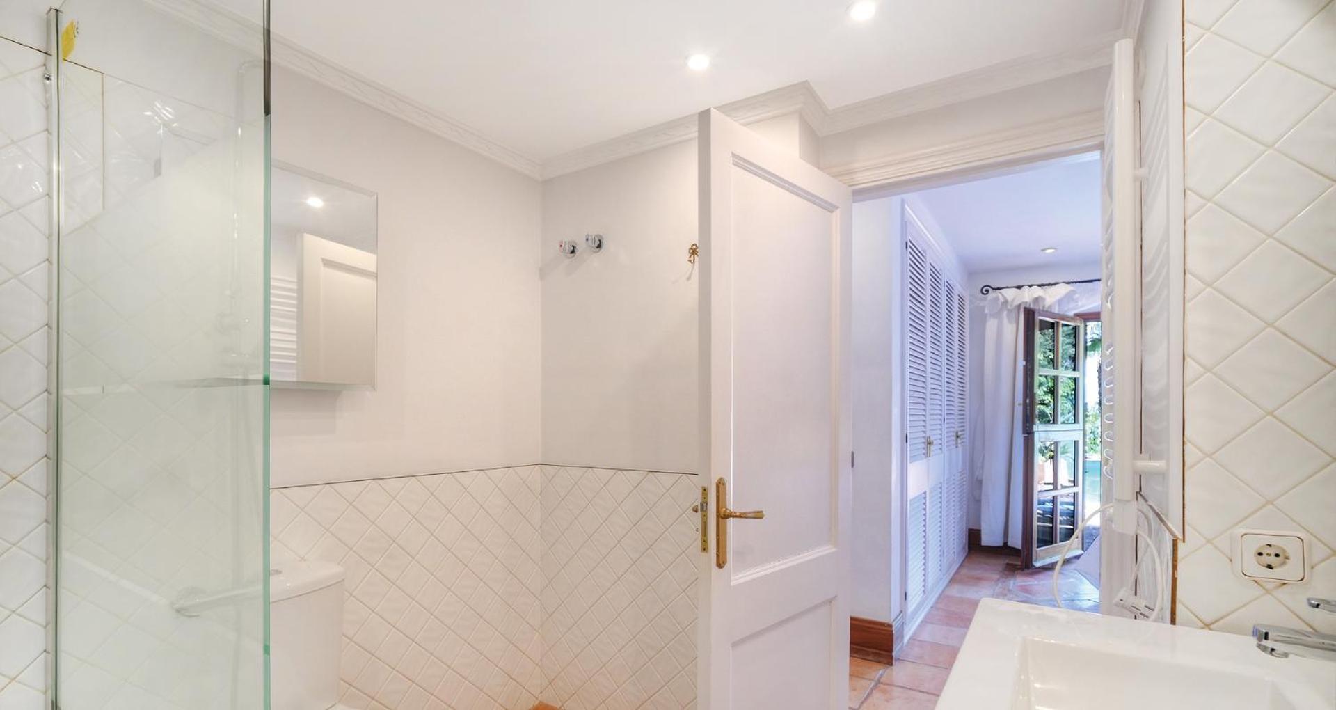 In Elegant With Pool In Marbella