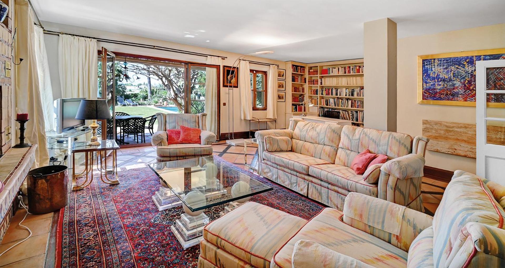 In Elegant With Pool In Marbella
