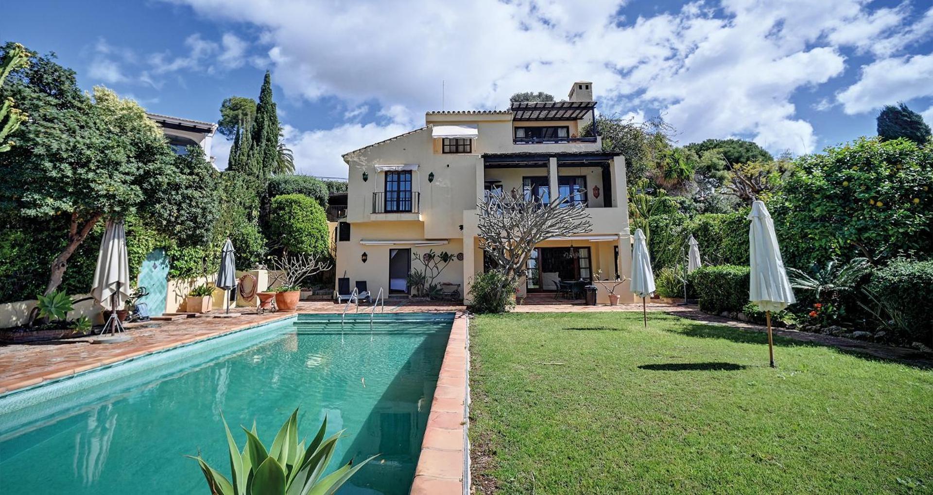 In Elegant With Pool In Apartamento Marbella