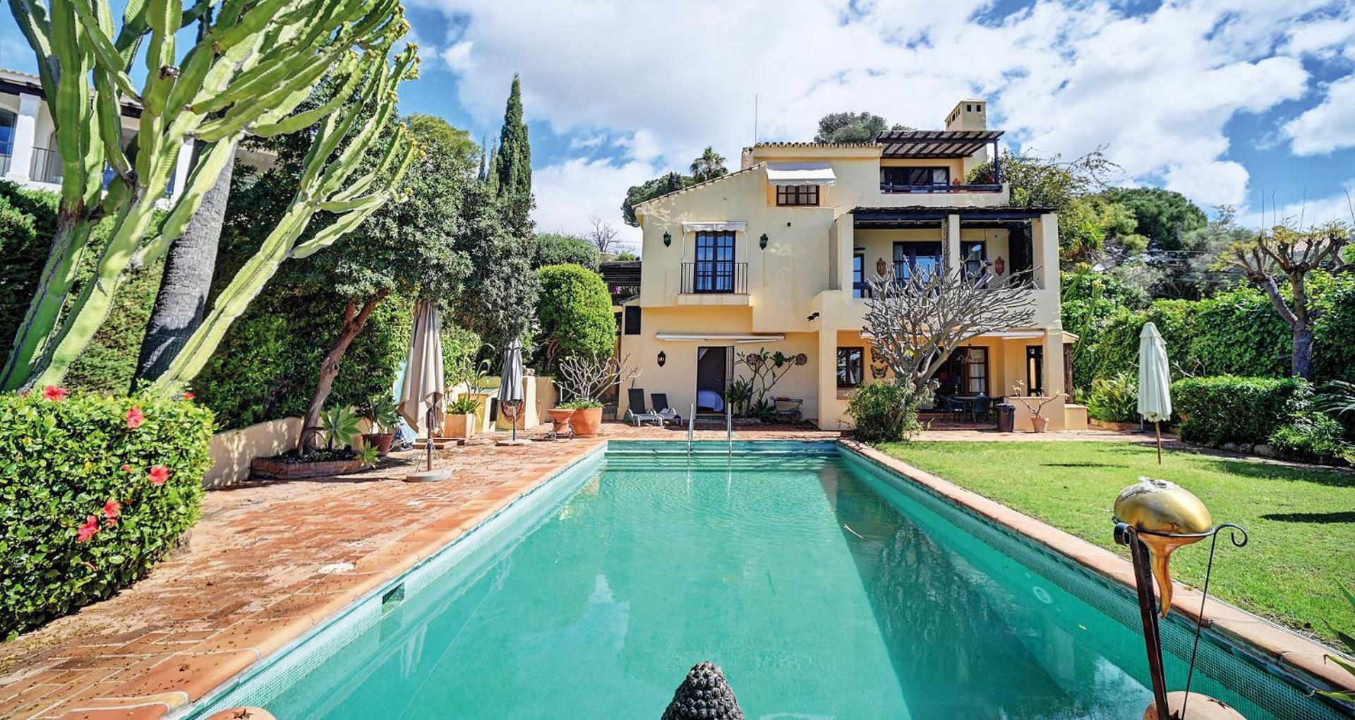 Apartment In Elegant With Pool In